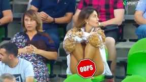 THIS FAN FORGOT THEY WERE LIVE AND DID THIS...