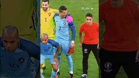 Erling Haaland is ‘trying to be Cristiano Ronaldo .. 😂 #football #soccer #shorts