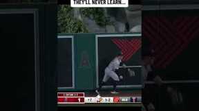 Shohei Ohtani with an EPIC BAT FLIP on game-tying home run!!