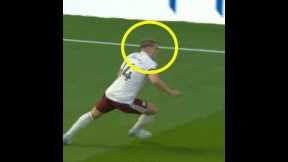 Gyökeres really love his hair... 🤣