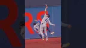 GAME-SAVING Catch by Andy Pages 🤯 #mlb #baseball #Dodgers #worldseries